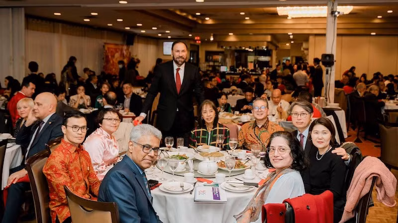 Участники программы «Весна на Родине» в Ванкувере. Фото: baoquocte.vn