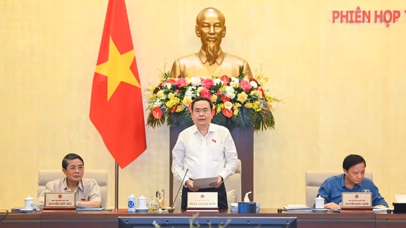 Председатель НС Чан Тхань Ман выступает на открытии заседании. Фото: Зюи Линь