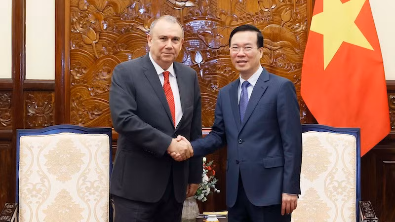 Президент Во Ван Тхыонг и Посол Перу Аугусто Морелли. Фото: ВИА