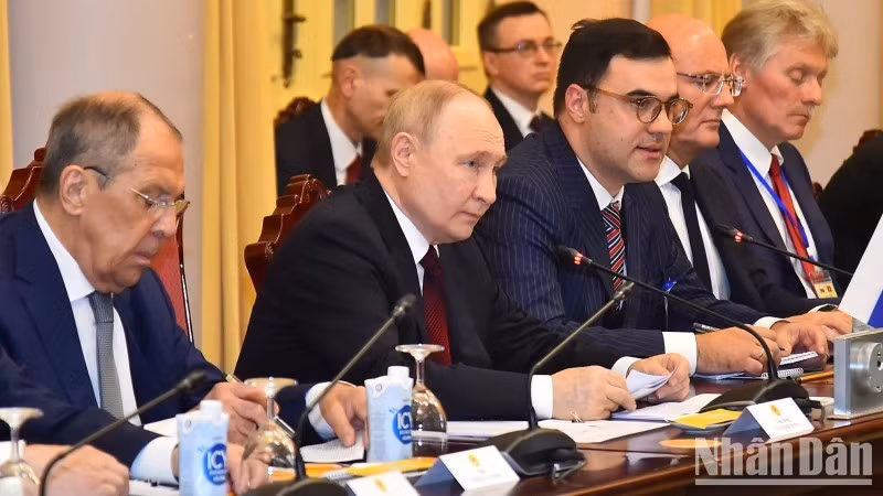 Российская делегация на переговорах.