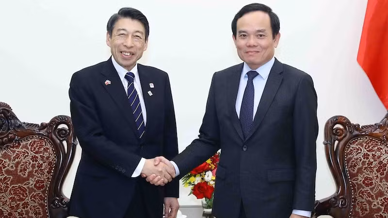 Вице-премьер Чан Лыу Куанг и губернатор префектуры Фукуока Хаттори Сэйтаро. Фото: ВИА