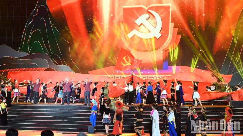 Тема художественной программы – «Дьенбьенфу – историческая золотая веха».