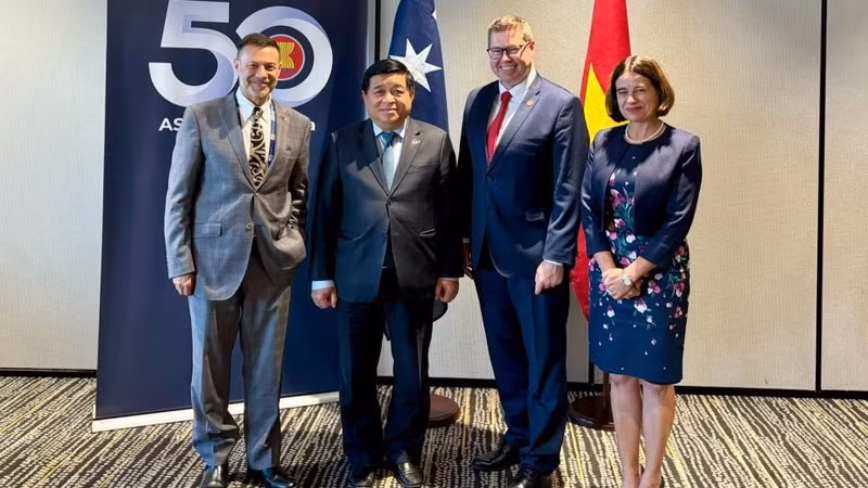 Министр планирования и инвестиций Нгуен Тьи Зунг и руководители австралийских ведомств. 