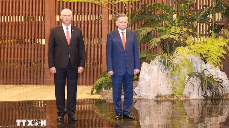 Церемония подъема флагов. Фото: ВИА