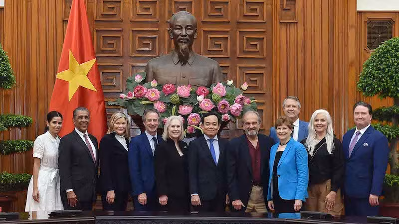 Вице-премьер Чан Лыу Куанг и делегация. Фото: VGP