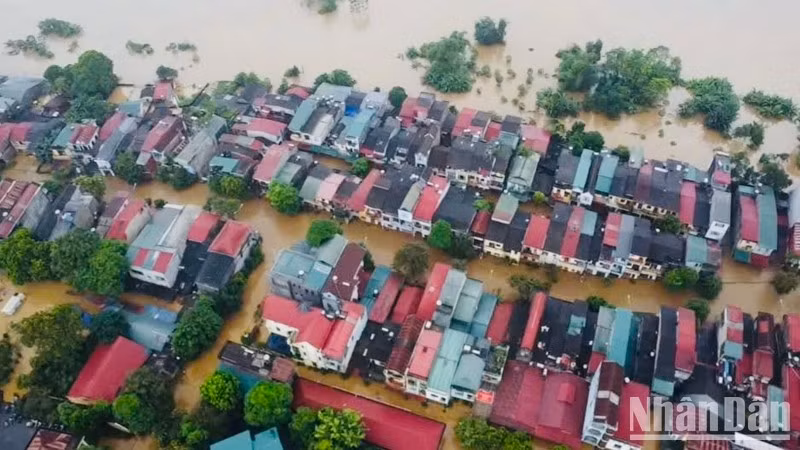 Наводнение в Йенбай. Фото: Тхань Шон