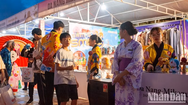 Фестиваль также является мероприятием по культурному обмену.