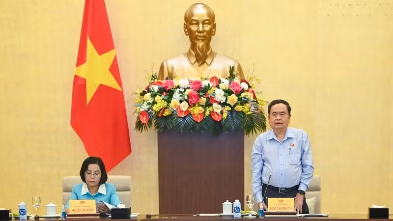 Председатель НС Чан Тхань Ман выступает на встрече. Фото: Зюи Линь