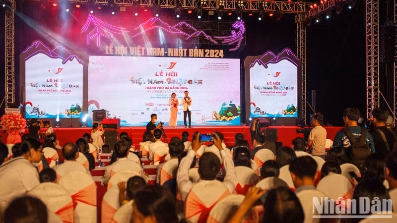 Общий вид церемонии открытия фестиваля. 