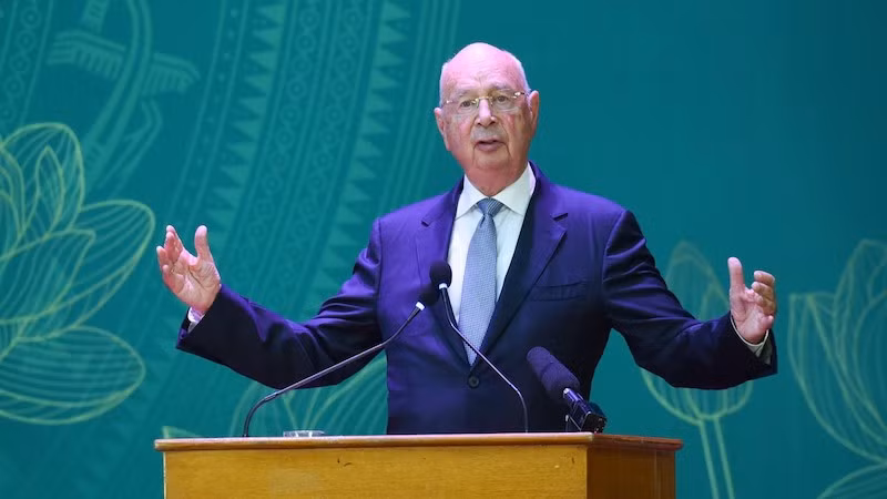 Профессор Клаус Шваб выступает на мероприятии. Фото: Чан Хай