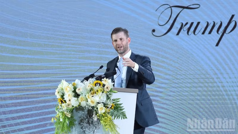 Вице-президент корпорации The Trump Organization Эрик Трамп выступает на мероприятии. Фото: Чан Хай