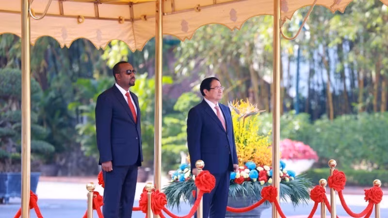 Исполняются государственные гимны. Фото: ВИА