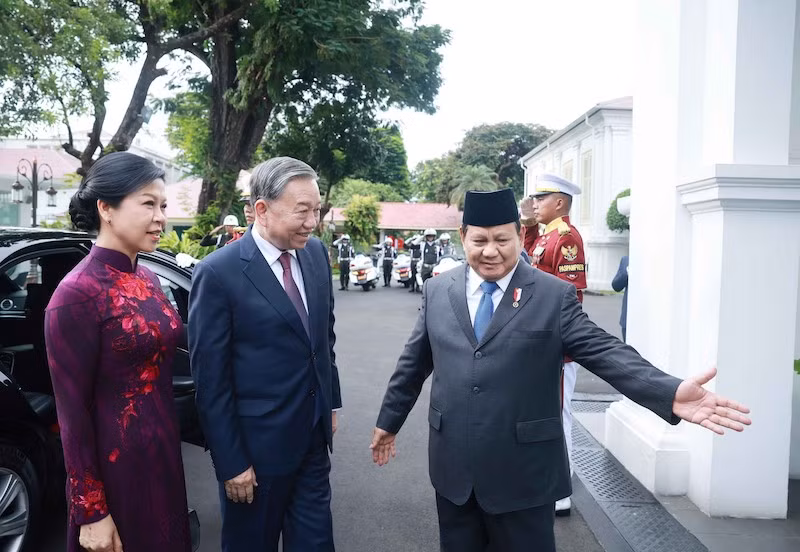Церемония встречи Генерального секретаря ЦК КПВ То Лама с супругой в президентском дворце. Фото: ВИА