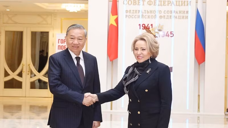 Генеральный секретарь ЦК КПВ То Лам и Председатель Совета Федерации Валентина Матвиенко. Фото: ВИА