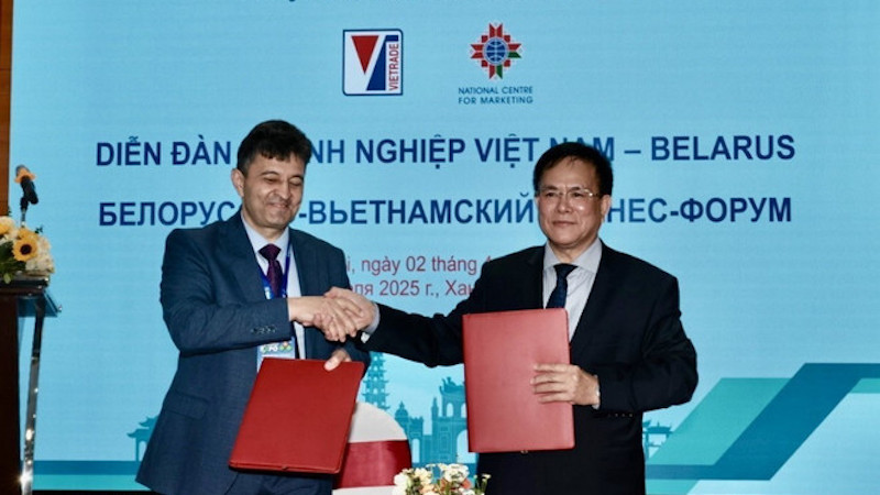 На бизнес-форуме были подписаны соглашения о сотрудничестве между предприятиями двух стран. Фото: ВИА