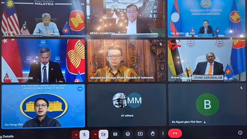 Руководители МИДов стран АСЕАН на заседании. Фото: baoquocte.vn