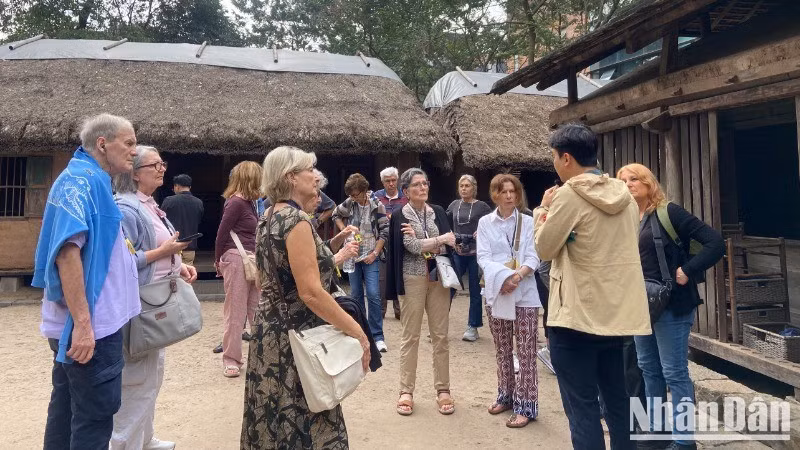 Отмена виз для граждан ряда стран - большая возможность для Вьетнама привлечь больше иностранных туристов. Фото: Хюи Лэ