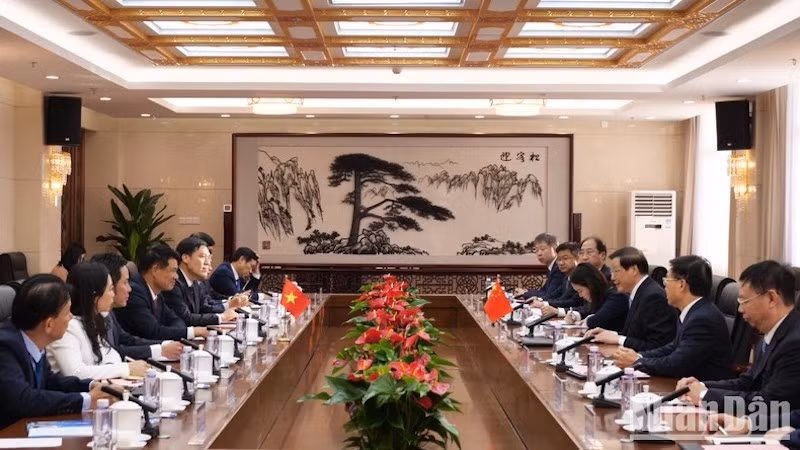 Общий вид переговоров между генеральными прокурорами Вьетнама и Китая.