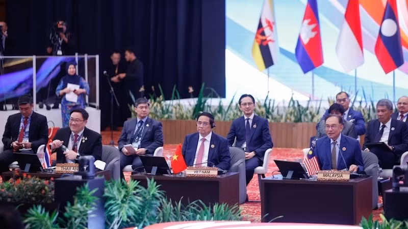 Премьер-министр Фам Минь Тьинь на диалоге с представителями АИПА. Фото: VGP 