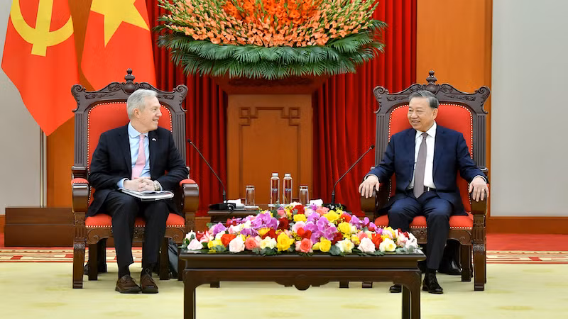 Генеральный секретарь ЦК КПВ То Лам и Председатель, Генеральный директор USABC Тед Осиус. Фото: Данг Хкоа