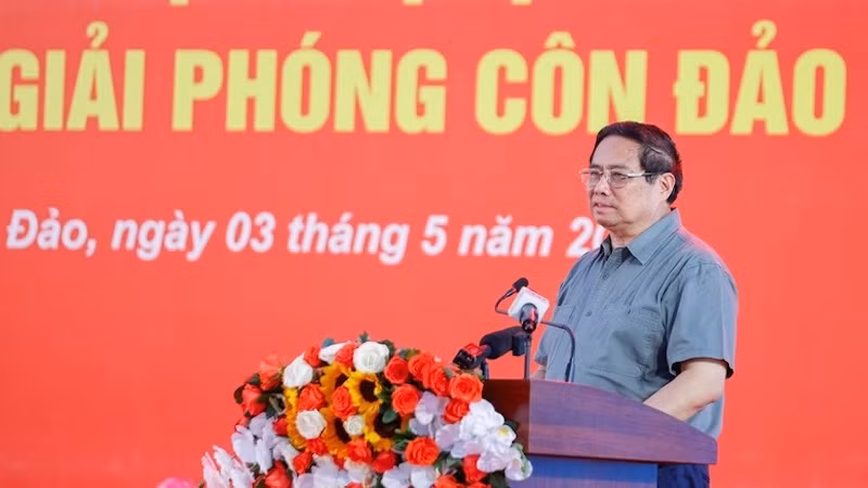 Премьер-министр Фам Минь Тьинь выступает на встрече. Фото: VGP