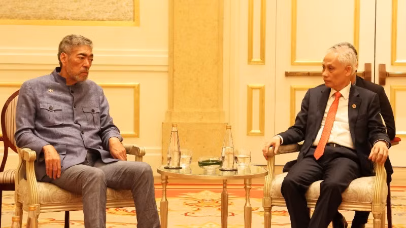 Товарищ Ле Хоай Чунг и товарищ Мигель Мехия. Фото: ВИА