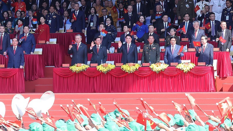 Руководители Вьетнама и стран мира на церемонии, посвященной 50-й годовщине Дня освобождения Южного Вьетнама и воссоединения страны. Фото: ВИА