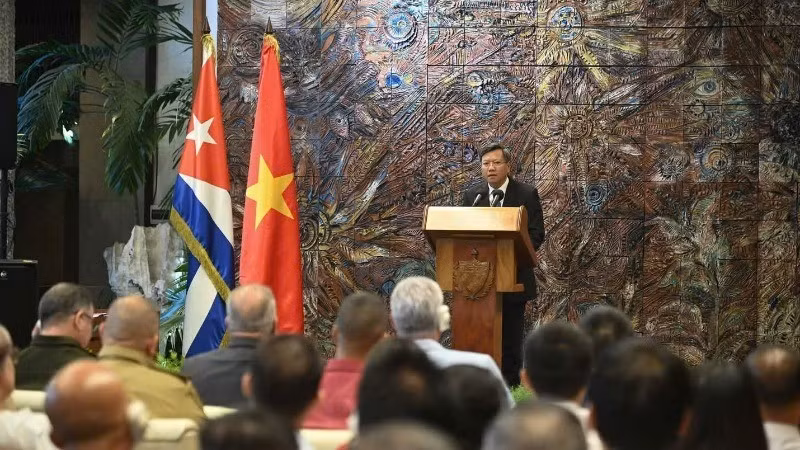 Посол Вьетнама на Кубе Ле Куанг Лонг выступает на мероприятии. Фото: Посольство Вьетнама на Кубе