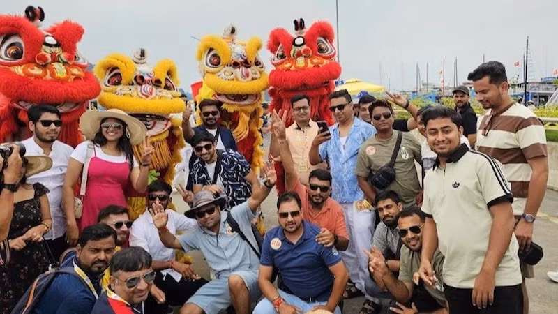 Индийские туристы.