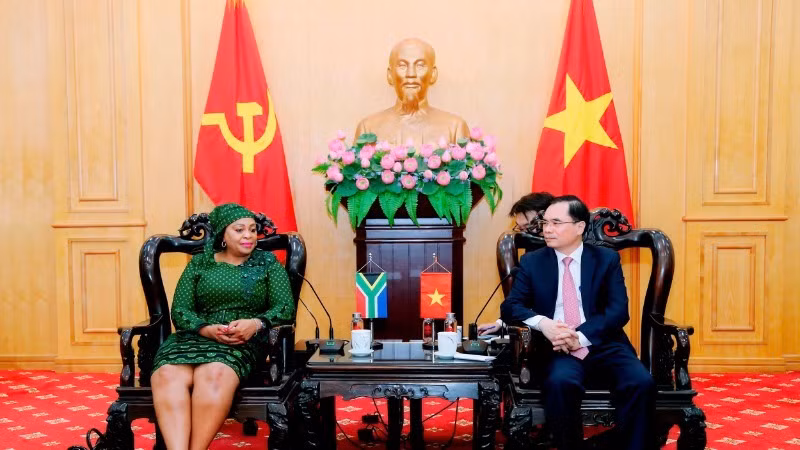 Товарищ Зыонг Чунг И и первый заместитель Генерального секретаря АНК.