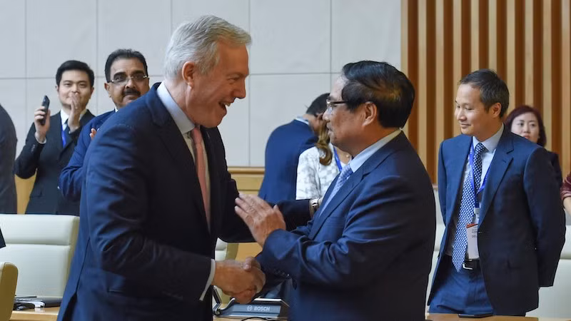 Премьер-министр Фам Минь Тьинь и Председатель, Генеральный директор USABC Тед Осиус. Фото: Чан Хай