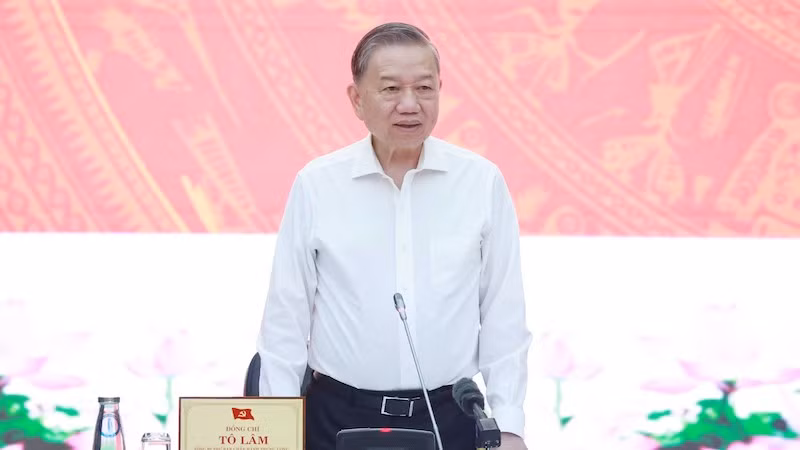 Генеральный секретарь ЦК КПВ То Лам выступает на встрече. Фото: ВИА