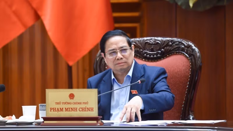 Премьер-министр Фам Минь Тьинь выступает на заседании. Фото: Чан Хай