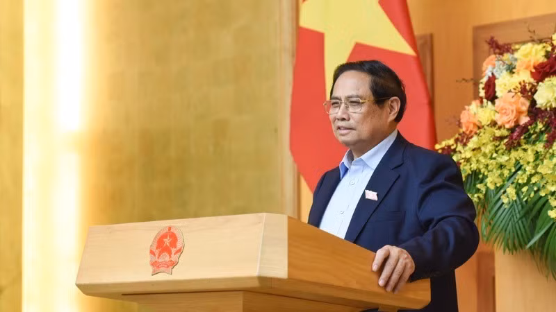 Премьер-министр Фам Минь Тьинь выступает на заседании. Фото: Чан Хай