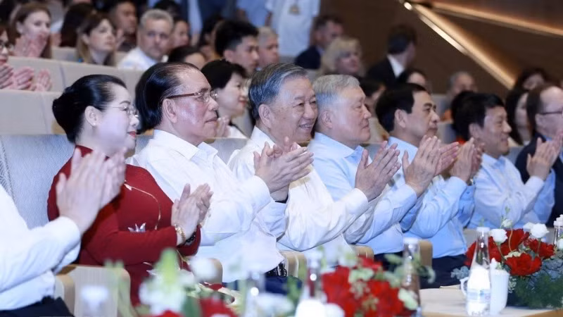 Действующие и бывшие Руководители Партии и Государства на мероприятии. Фото: ВИА