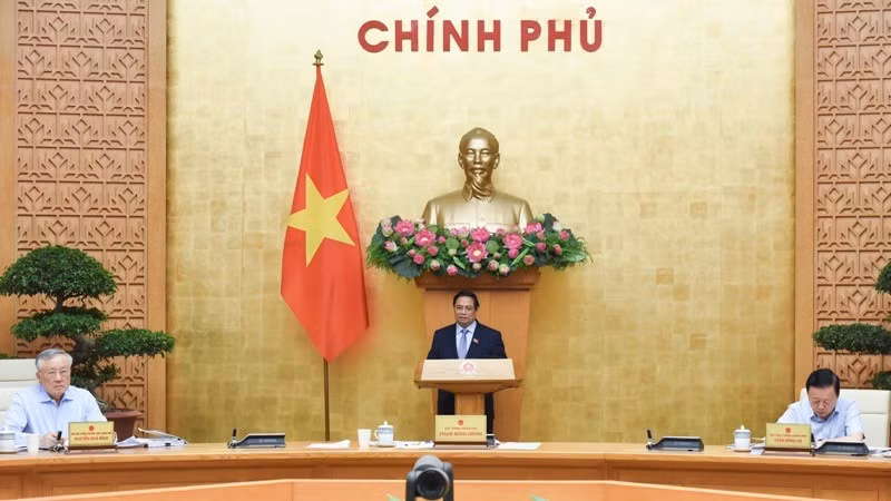 Премьер-министр Фам Минь Тьинь выступает на заседании. Фото: Чан Хай