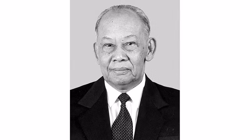 Товарищ Кхамтай Сипхандон.