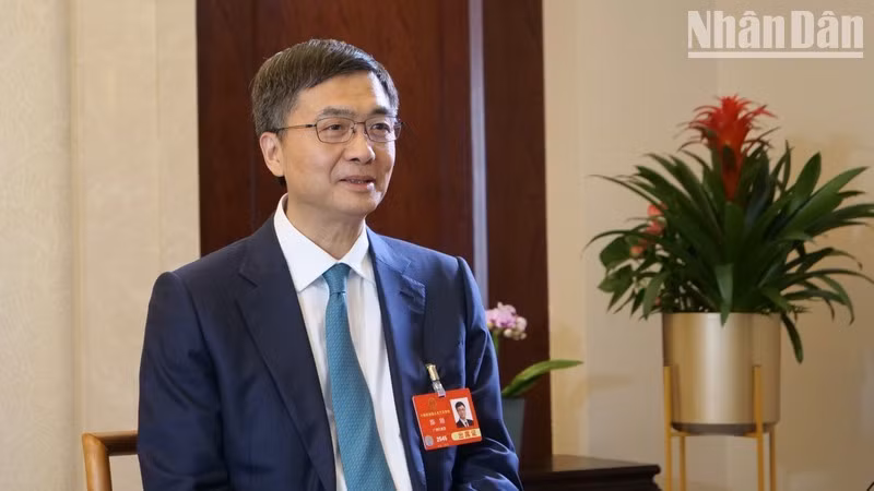 Секретарь парткома Гуанси-Чжуанского автономного района Чэнь Ган. 