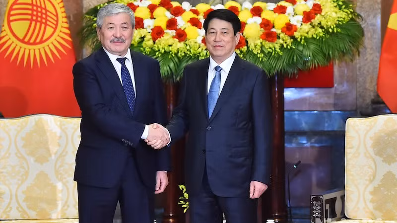 Президент Лыонг Кыонг и Премьер-министр Кыргызстана Акылбек Касымалиев. Фото: Тхюи Нгуен