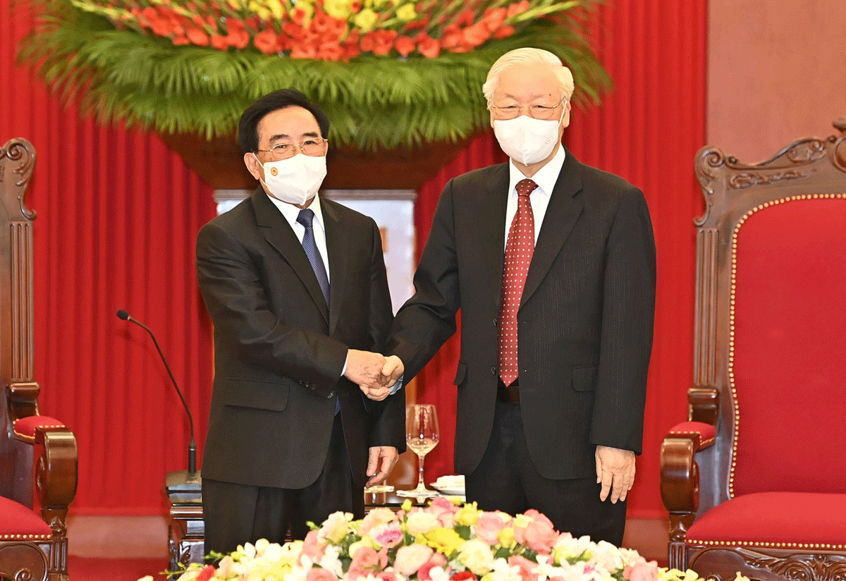 Руководители Вьетнама и Премьер-министр Лаоса Фанкхам Випхаван. Руководители Вьетнама и Премьер-министр Лаоса Фанкхам Випхаван.