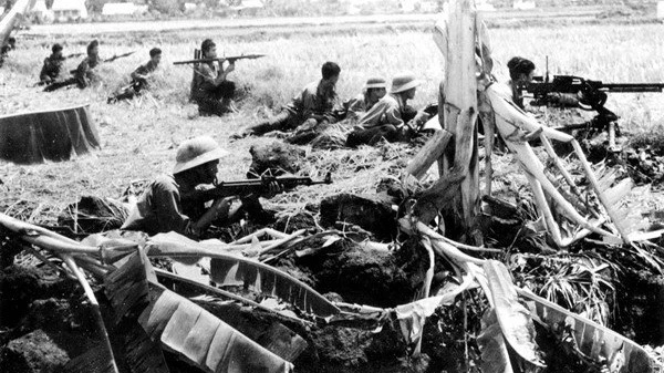 5-я дивизия блокировала противника на национальном шоссе 4 Бенлык - Лонган, открыв путь нашей армии для входа и освобождения Сайгона, 29 апреля 1975 года. Архивное фото: ВИА