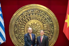 Заместитель председателя НС Нгуен Дык Хай и Первый заместитель Председателя Парламента Греции.