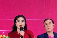 Мисс Фан Ким Оань представляет программу.