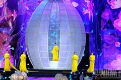 Сцена церемонии открытия оформлена в уникальном стиле. (Фото: Тхэ Ань)