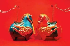 Конь с цветами абрикоса «взмывает» вместе с мечтой памяти