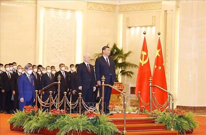 Церемония встречи Генерального секретаря ЦК КПВ Нгуен Фу Чонга в Доме народных собраний в Пекине. Фото: VNA