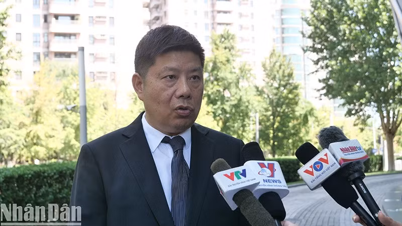 Профессор Сюй Липин.