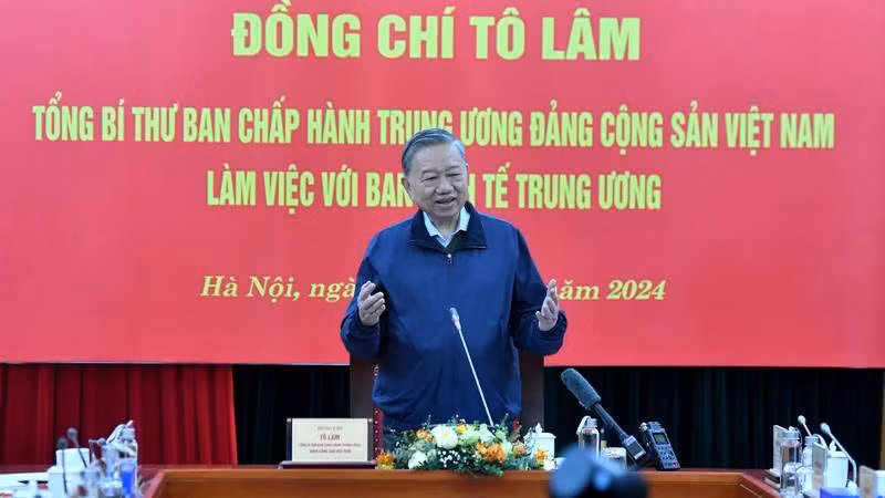 Генеральный секретарь ЦК КПВ То Лам выступает на рабочей встрече. Фото: Данг Кхоа