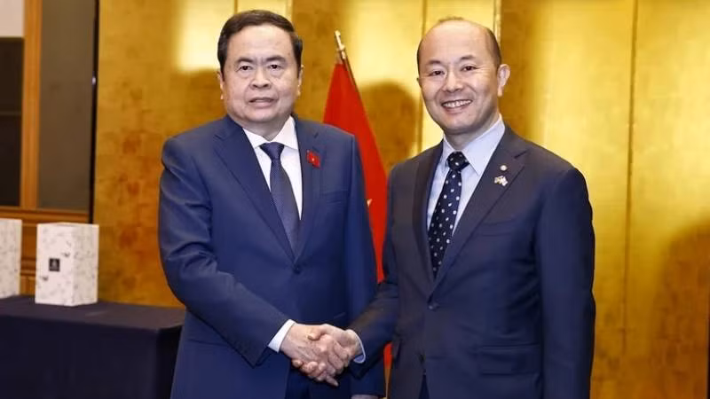 Председатель НС Чан Тхань Ман и Мэр Нагасаки Судзуки Сиро. Фото: ВИА