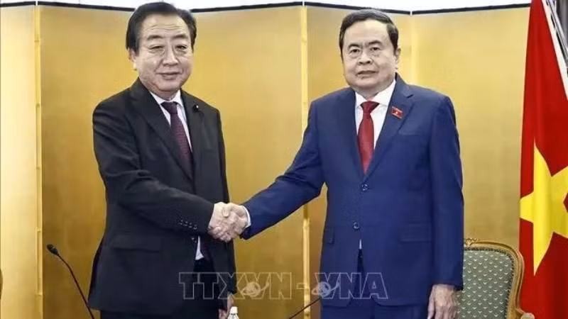 Председатель НС Чан Тхань Ман (справа) и Председатель КДПЯ Ёсихико Нода. Фото: ВИA